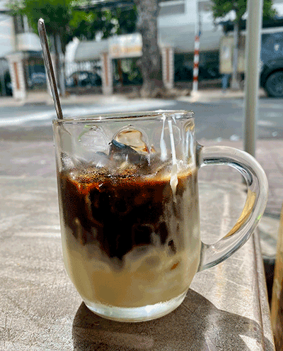 Cafe Sua Da unstirred